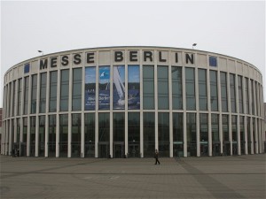 2012-11-24 Boot und Fun Ahoi Berlin 2012 Messegelaende Funkturm Eingang Sued