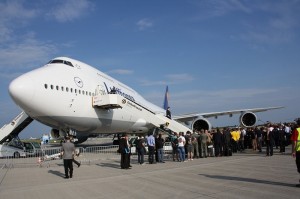 Angela Merkel Matthias Platzeck Taufe Boing 747 830 ILA Berlin BER