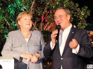 BK Angela Merkel, Armin Laschet Gesicht Promi NRW Nordrhein-Westfalen Sommerfest 2019 Berlin Botschaft Berichterstattung Trendjam