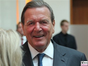 BK Gerhard Schroeder Gesicht face Kopf Lachen Ludwig-Ehrhard-Preis Wirtschaftspublizistik Deutsche Telekom Hauptstadtrepräsentanz Berlin Berichterstatter