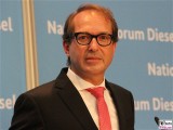 BM Alexander Dobrindt Gesicht Portrait Kopf Diesel Gipfel BMVI Berlin Invalidenstrasse Berichterstatter