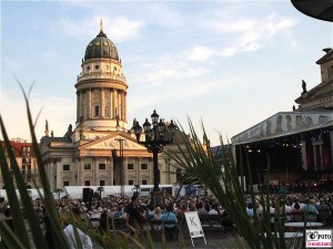 Deutscher Dom Publikum Classic Open Air Gendarmenmarkt Sommer in Berlin