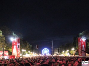 Fanmeile Brandenburger Tor Fest zum Tag der Deutschen Einheit Platz des 18 Maerz Berlin