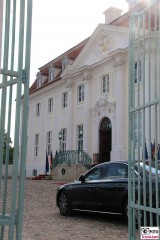 Fassade Seite Tor Front Schloss Meseberg Deutschland Empfang Diplomatisches Corps Gransee Berichterstattung