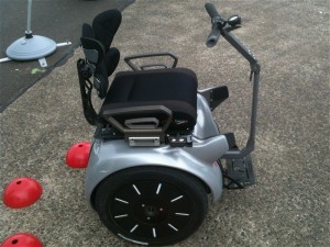 Genny Selbstbalancierender Rollstuhl Elektrofahrzeug Roller zwei parallele Reifen Technik Segway