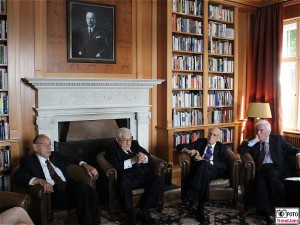 Genscher Kissinger Napolitano Casper Promi Kissinger Preis American Academy Hans Arnold Center Bibliothek Berlin Wannsee