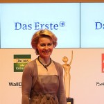 Goldene Bild der Frau Ursula von der Leyen Berlin Axel Springer Haus