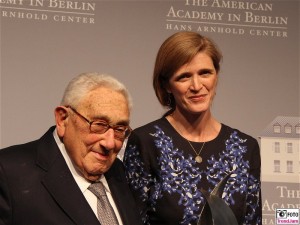 Henry Kissinger, Ambassador Samantha Power Gesicht face Kopf Promi Kissinger Prize American Academy Berlin Wannsee