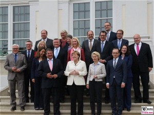 Kabinett Merkel Bundesminister Klausur Tagung Schloss Meseberg Gartenseite Gaestehaus Bundesregierung