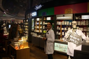 Kiehls Galeries Lafayette Berlin Friedrichstrasse seit 1851 als Apotheke New York