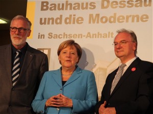 KulturMinister Rainer Robra, BK Angela Merkel, MP Reiner Haseloff Gesicht Promi Landesvertretung Sachsen Anhalt Bauhaus Dessau Kultur Sommernacht Berlin Berichterstatter TrendJam
