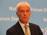 Matthias Mueller Gesicht Portrait Kopf Diesel Gipfel VW AG, BMVI Berlin Invalidenstrasse Berichterstatter