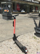 Parken eScooter voi. Kurfuerstendamm Sharing Leihe Mieten Ausleihe Berlin Berichterstattung TrendJam