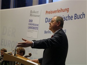 Peer Steinbrueck Kanzlerkandidat SPD Festrede Preisverleihung Das Politische Buch Robert Menasse Friedrich Ebert Stiftung Berlin 2013