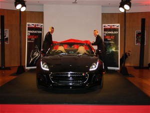 Peter Modelhart Jaguar Deutschland Sir Simon McDonald britischer Botschafter F TYPE Praesentation Vorstellung Berlin