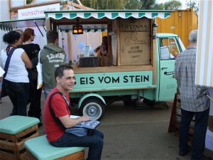 Piaggio Dreirad Eis vom kalten Stein