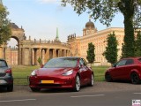 Potsdam Tesla Model 3 Dual Motor Performance rot Neues Palais PresseFoto Universitaet Elektromobilitaet Berichterstattung