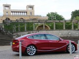Potsdam Tesla Model 3 Dual Motor Performance rot Orangerie PresseFoto Sanssouci Elektromobilitaet Berichterstattung