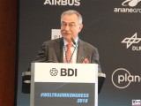 Pr. BDI Dieter Kempf mit Handtuch Rede Promi 1.Weltraumkongress BDI Berlin 2019 Hauptstadt Berichterstattung TrendJam