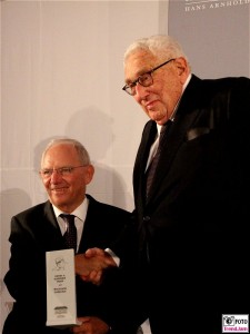 Preis Wolfgang Schaeuble, Henry-Kissinger-Gesicht-face-Kopf-Promi-Kissinger-Prize-American-Academy-Berlin-Wannsee