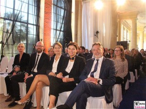 Preisverleihung Gaeste Promi M100 Award Promi Saal Colloquium Medienkonferenz Sanssouci Orangerie Potsdam Berichterstatter