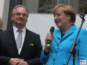 Reiner Haseloff, Angela Merkel Gesicht Promi Kultursommernacht Vertretung des Landes Sachsen Anhalt beim Bund Berlin