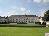 Schloss Bellevue Strassenseite Empfang Prince William Duke of Cambridge, Catherine Duchess of Cambridge Bundespräsident Berlin Berichterstatter