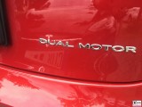 Schriftzug Tesla Model 3 Dual Motor Performance rot PresseFoto Elektromobilitaet Berichterstattung