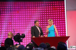 Sigmar Gabriel Moderatorin ZDF HauptstadtStudio Preisverleihung Deutscher Gruenderpreis Berlin