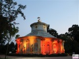 Teehaus chinesisch Gold Lampen Garten Skulpturen Schloessernacht Beleuchtung Illumination Potsdam Schlosspark