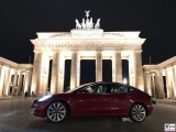 Tesla-Model-3-Brandenburger-Tor-Berlin-PresseFoto-Elektromobilitaet-Berichterstattung