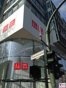 UNIQLO Flagship Store Tauentzienstrasse 7 Berlin Ecke Nuernberger Strasse
