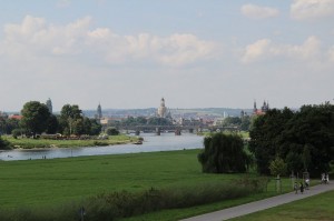 Waldschloesschenbrücke Dresden Blick in Richtung Dresdner Altstadt Frauenkirche