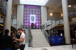 hilton freitreppe lobby