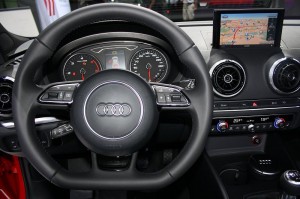 Lenkrad neuer Audi A3 Armaturen Navi Assistenz