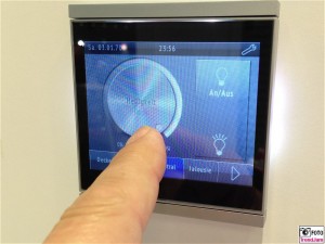 touchscreen Wandeinbaudose belektro 2014 Messe Berlin