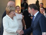 Angela Merkel, Jann Jakobs Handschlag Promi Orangerie Medienkonferenz M100 Colloquium Potsdam Sanssouci Investigativer Journalismus Berichterstatter