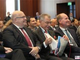 BM Peter Altmaier, Pr.BDI Dieter Kempf mit Handtuch, Lang Promi 1.Weltraumkongress BDI Berlin 2019 Hauptstadt Berichterstattung TrendJam