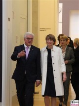 BPr Frank-Walter Steinmeier, Ehefrau Elke Buedenbender Museum Barberini Ausstellung Hinter der Maske Kuenstler in der DDR Alter Markt Potsdam Berichterstatter