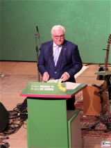 BPr Steinmeier Rede Buehne Podium Motorwerk Berlin Jubilaeumsfeier 30 40 Jahre BUENDNIS, DIE GRUENEN Weissensee Berlin Berichterstattung Trendjam