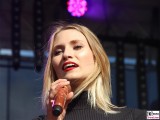 Carolin Niemczyk Gesang Gesicht face Kopf Promi Glasperlenspiel REWE family Familien Event Berlin Festplatz