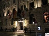 Eingang Hotel de Rome Nacht Behrenstraße 37, 10117 Berlin Praesentation Lambertz Fine Art Kalender 2016 La Dolce Vita