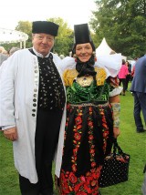 Gaeste Tracht Buergerfest Amtssitz Garten Schloss Bellevue Berlin Berichterstattung TrendJam