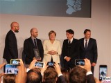 Handy Moritz van Dülmen, Giovanni di Lorenzo, Roberto Saviano, Angela Merkel, Jann Jakobs Promi Orangerie Smartphones Medienkonferenz M100 Colloquium Potsdam Sanssouci Investigativer Journalismus Berichterstatter