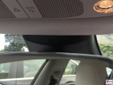 Kamera ueber Rueckspiegel Tesla Model 3 Dual Motor Performance rot Warnblinkanlage Notruf SOS PresseFoto Elektromobilitaet Berichterstattung