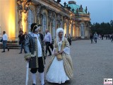 Kostuem Kleider Besucher Schloessernacht Schloss Sanssouci Potsdam Rokoko Berichterstatter