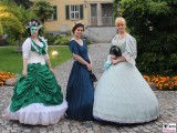 Kostuem Kleider Gaeste Besucher Park Schloessernacht Sanssouci Potsdam Rokoko Berichterstatter