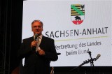 MP Reiner Haseloff Gesicht Buehne Promi Landesvertretung Sachsen Anhalt Bauhaus Dessau Kultur Sommernacht Berlin Berichterstatter TrendJam