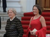 Marianne von Weizsäcker, Christina Rau Kleid Promi Queen Besuch Schloss Bellevue Staatsbankett Berlin