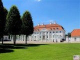 Schloss Meseberg Eingang Gaestehaus Bundesregierung Zukunftsgespraech Bundeskanzlerin mit Sozialpartnern Land Brandenburg Vorderhof